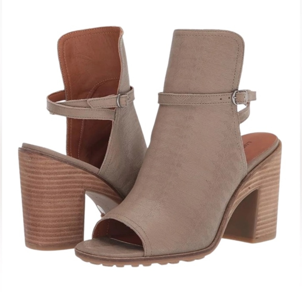 Lucky Brand Velitina Stacked Open Heel Peep Toe Sandals Sz 7.5 NWOT Tan